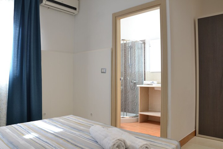 Room 11 of 29