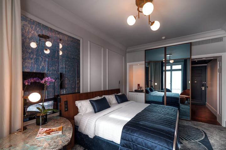 Room 28 of 200