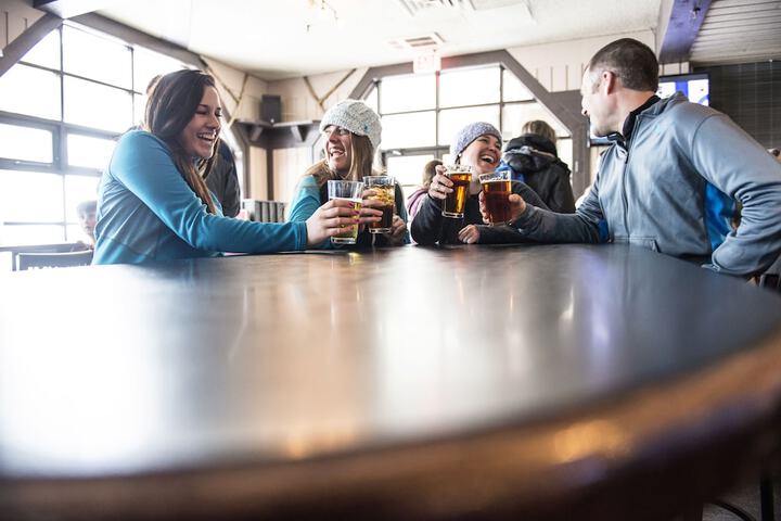 Lounge 43 of 45