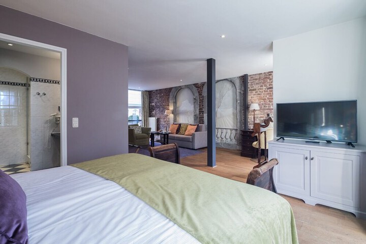 Room 27 of 125
