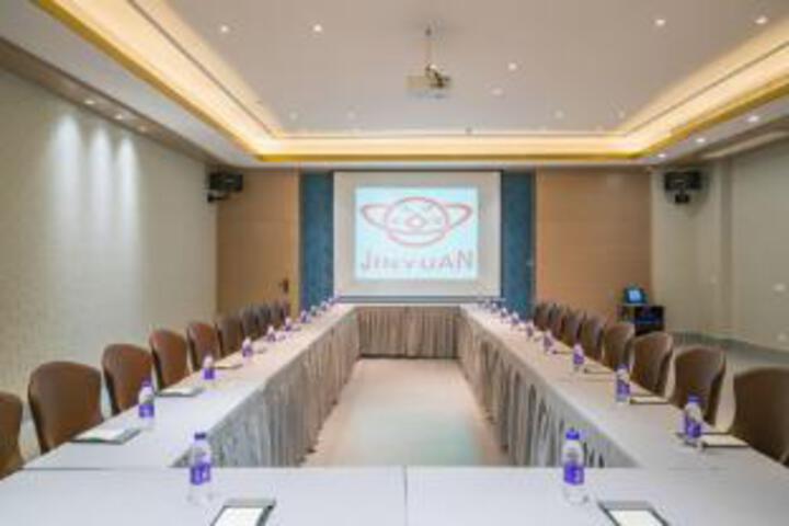 Room 14 of 23