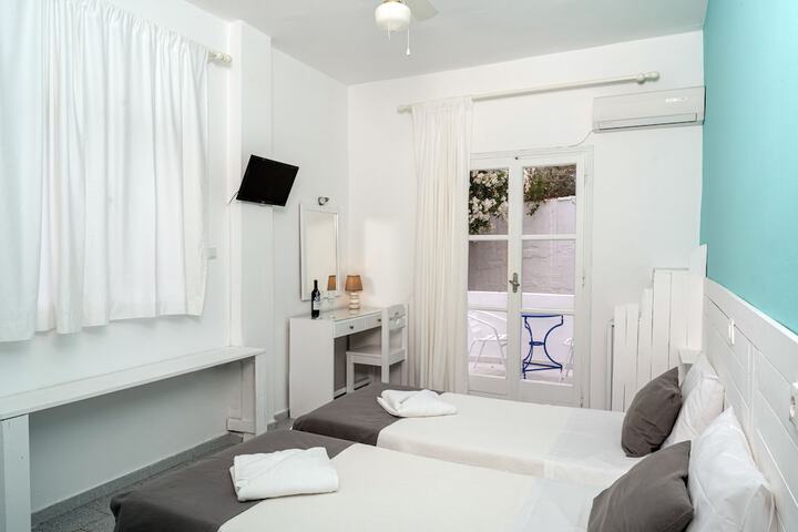 Room 5 of 32
