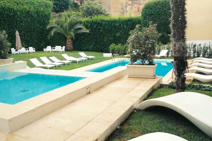 Pool 64 of 92