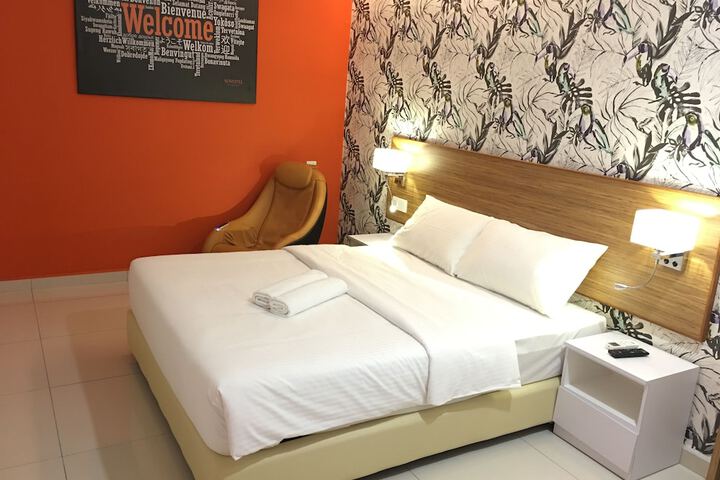 Room 8 of 34