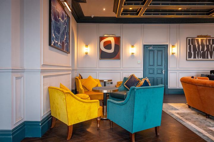 Entrance & Lobby