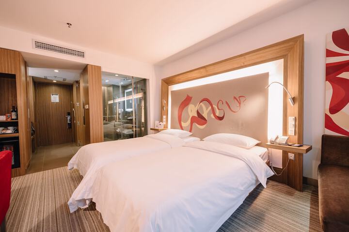 Room 15 of 178