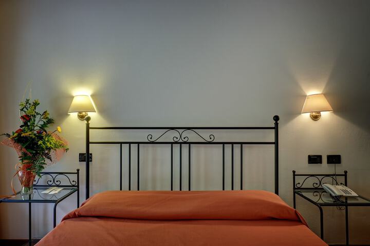 Room 14 of 127