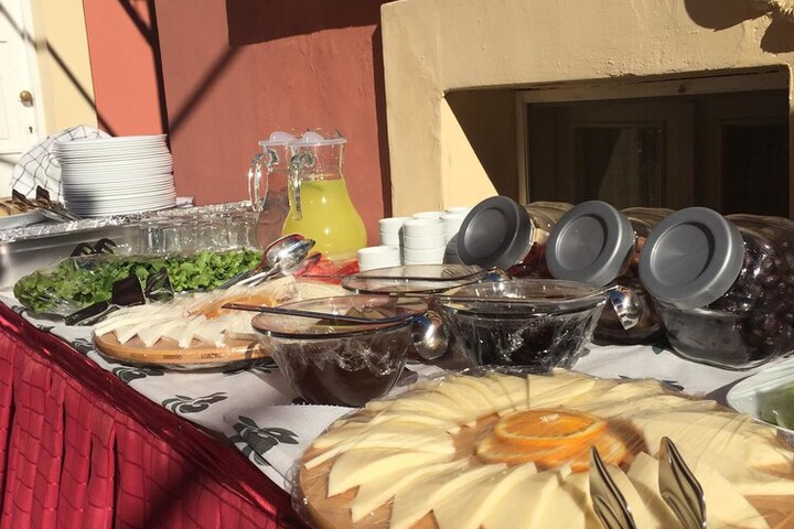 Breakfast/Coffee Service 18 of 35