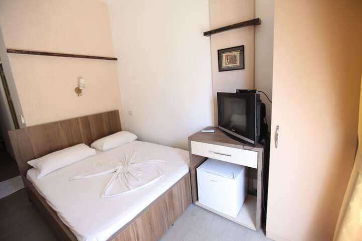 Room 9 of 25