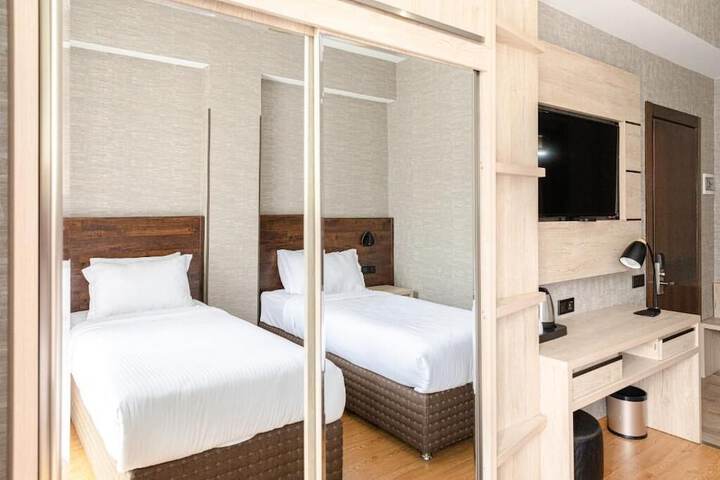 Room 5 of 19