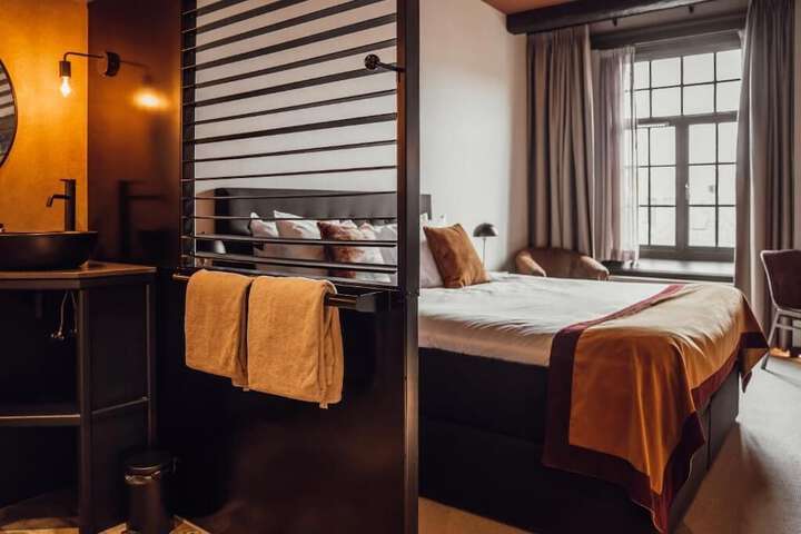 Room 10 of 39