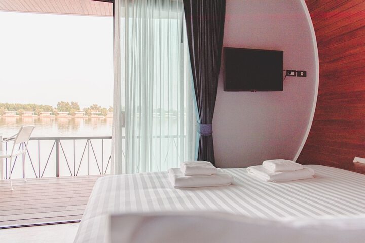 Room 8 of 105