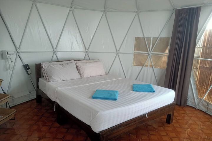 Room 6 of 101