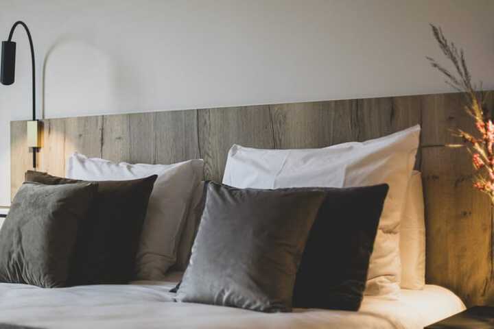 Room 9 of 32