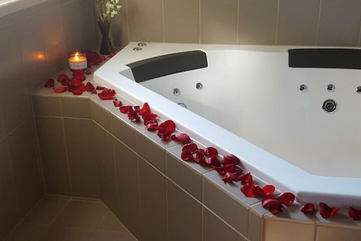 Jetted tub
