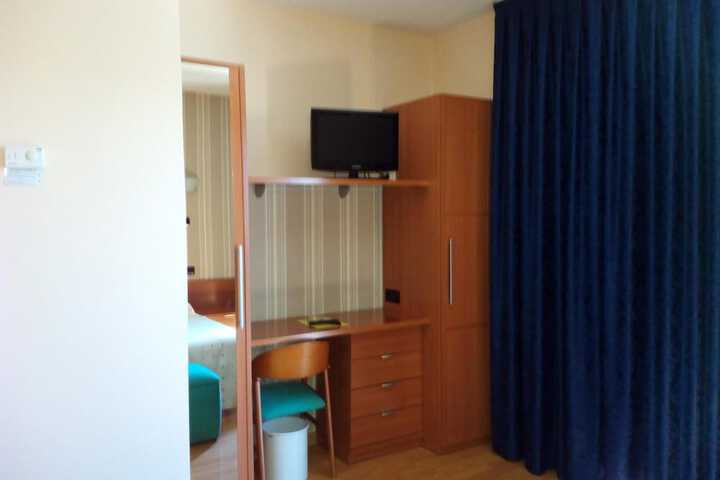 Room 12 of 51
