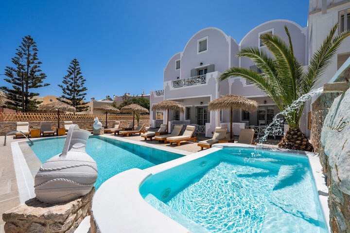 Hotel with Pool