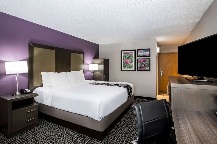 1 King Bed (15 of 15)