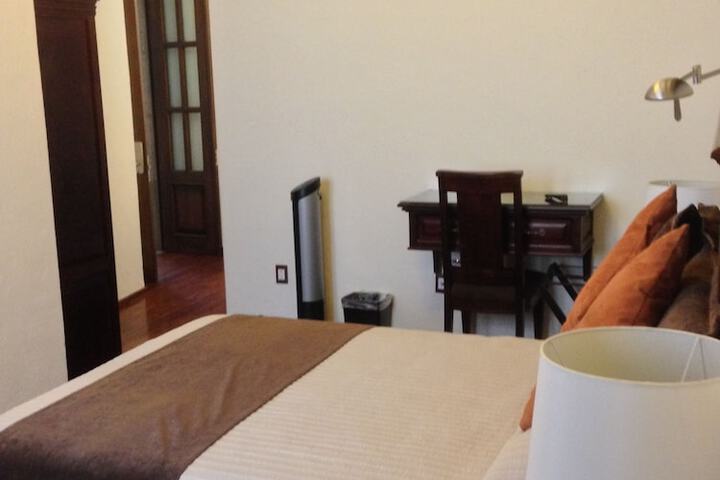Room 6 of 43