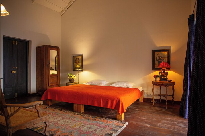 Room 5 of 16