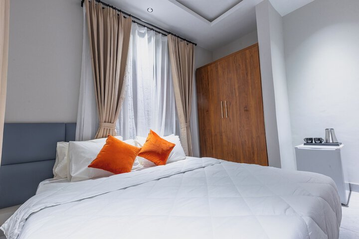 Room 6 of 20