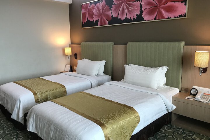Room 10 of 34