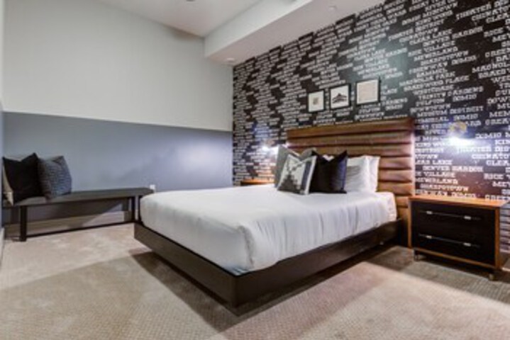 Room 18 of 23