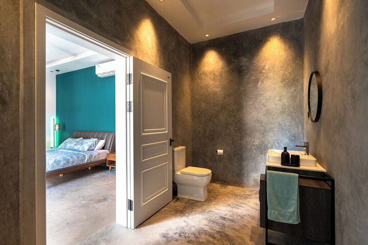 Room 14 of 24