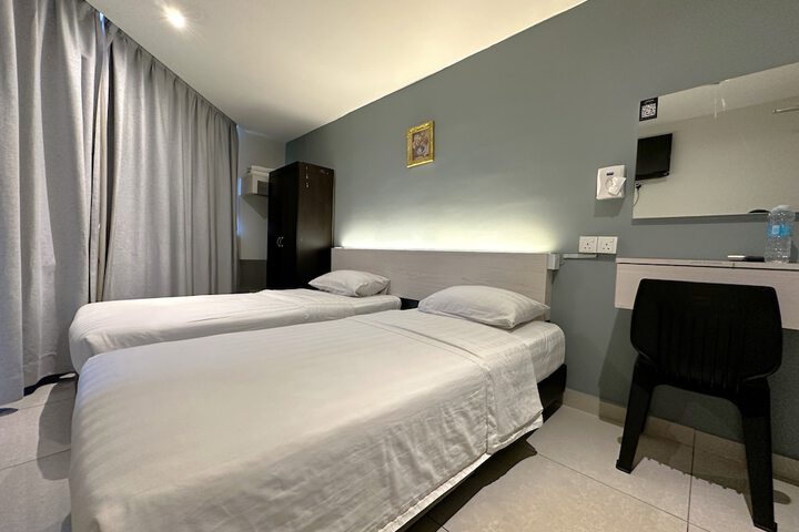 Room 16 of 33