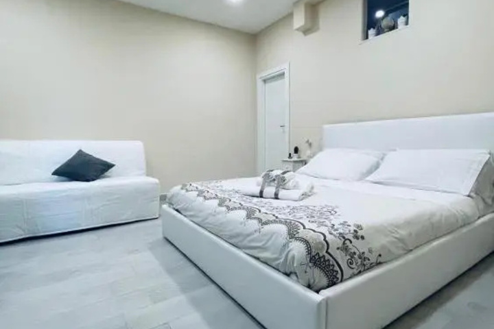 Room 5 of 9