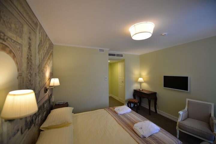 Room 27 of 78