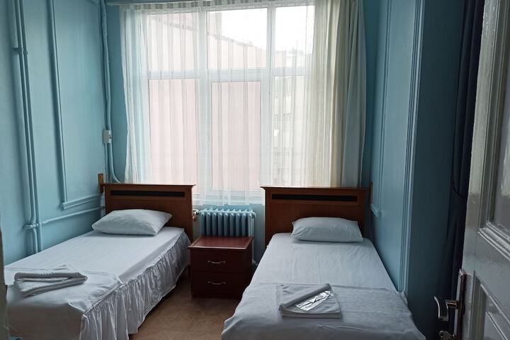 Room 13 of 40