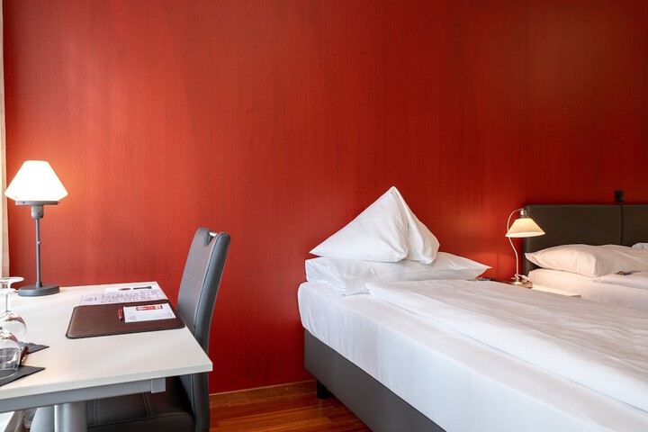 Room 17 of 39