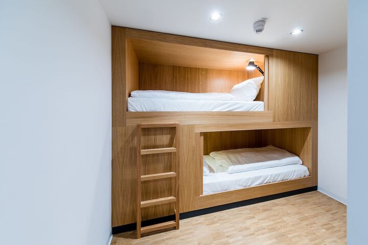 Room 25 of 83