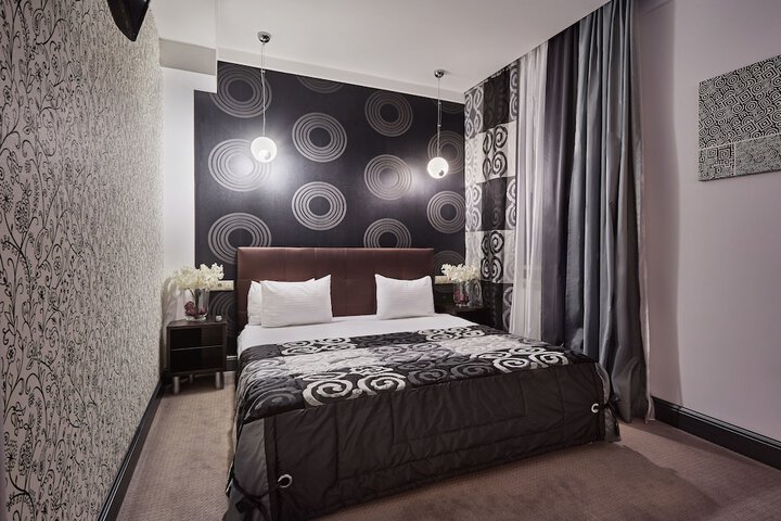 Room 13 of 73