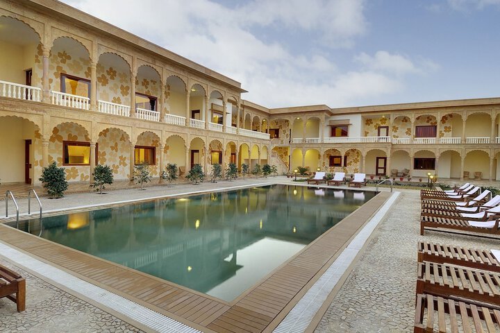 Pool Hotel