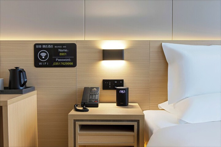 Room 13 of 36