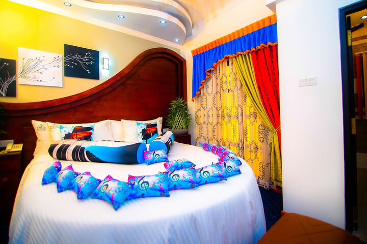Room 21 of 230