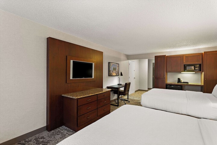 1 Queen Bed (1 of 18)