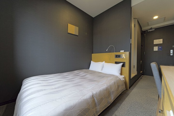 Room 15 of 40