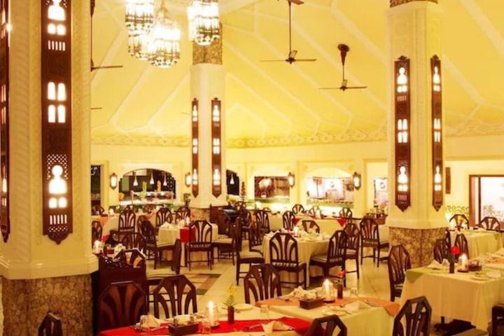 Dining 11 of 24