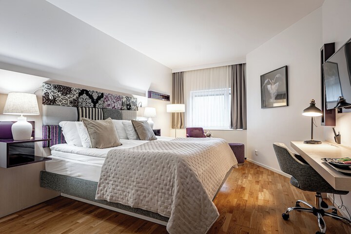 Room 26 of 185