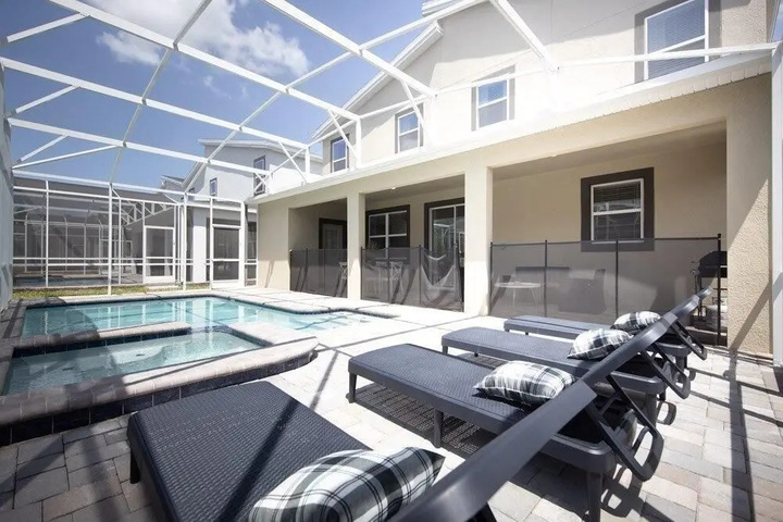 Pool 12 of 27