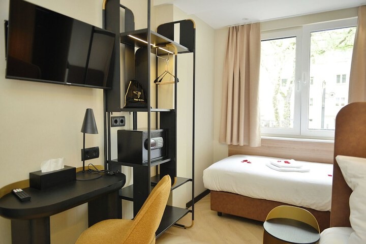 Room 11 of 52