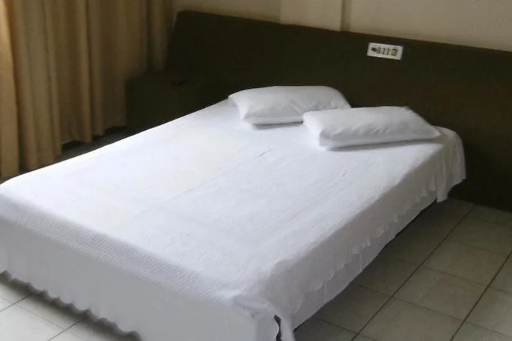 Room 4 of 14