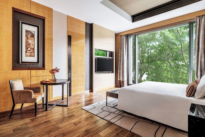 Room 15 of 32