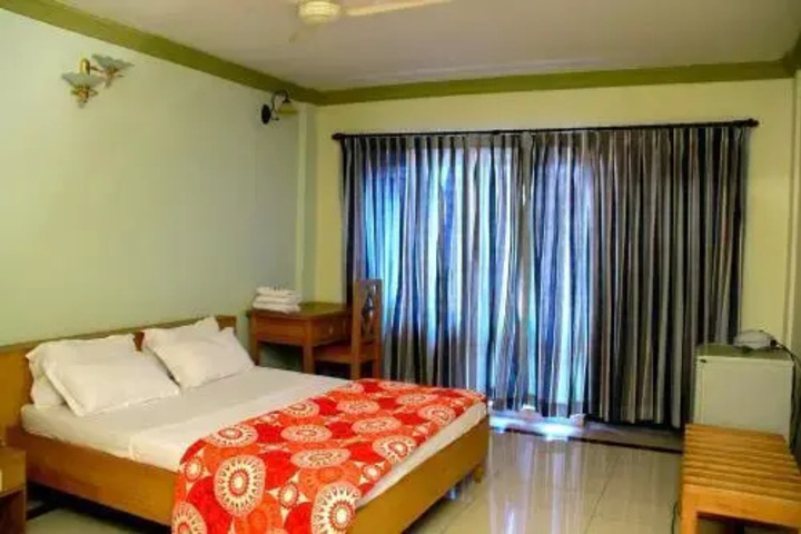 Room 5 of 9
