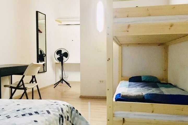Room 9 of 18