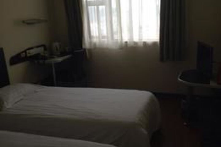 Room 9 of 28