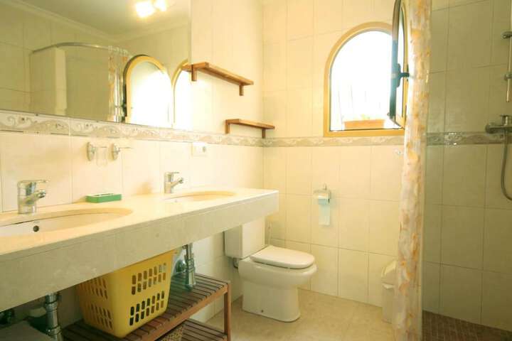 Room 15 of 25